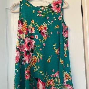 Hemish USA floral tank in size large